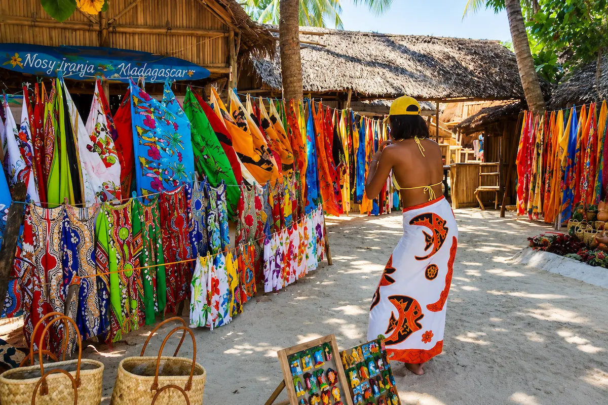 Nosy Iranja handicraft market