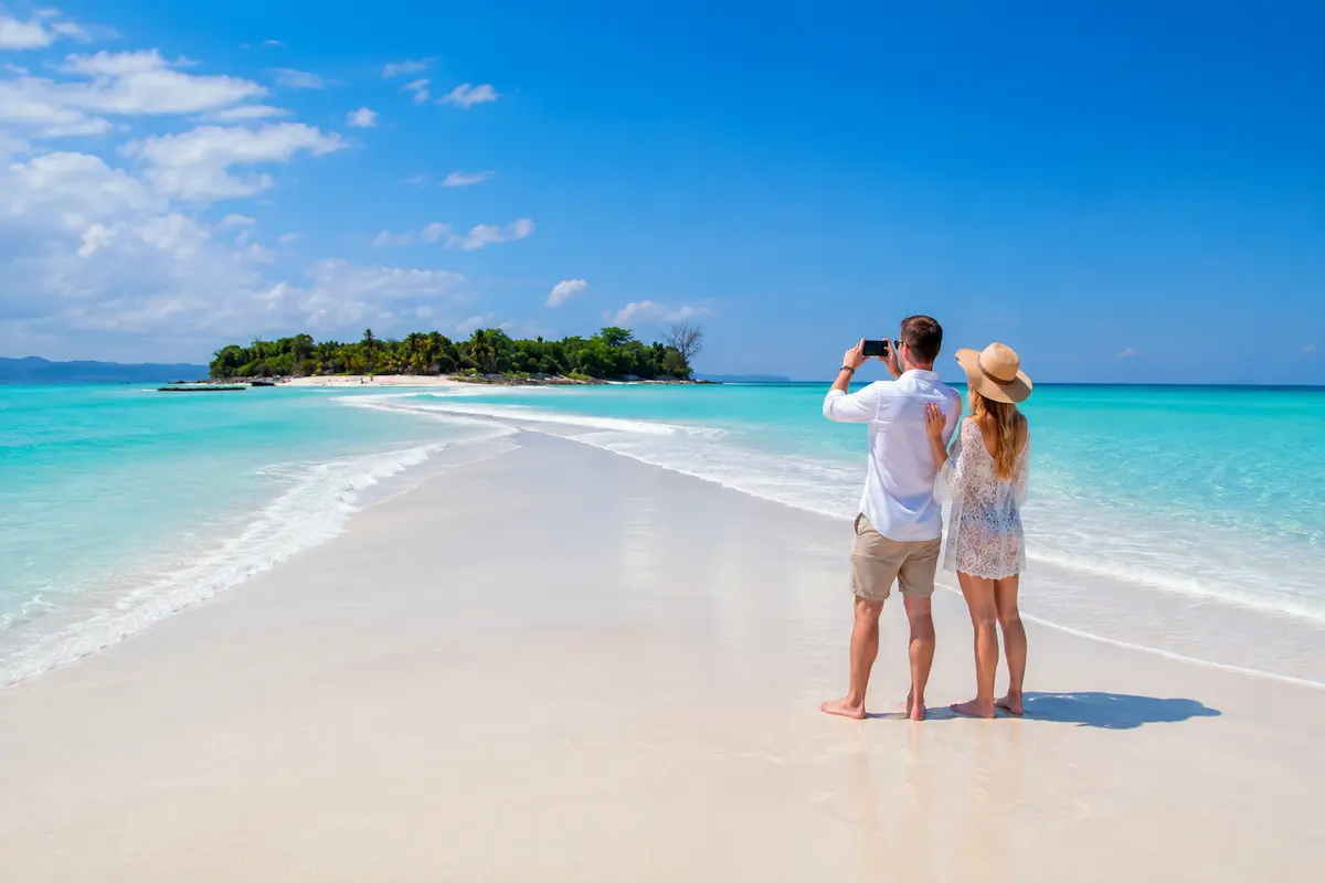 Nosy Iranja sandbank couple photo tour from Nosy Be Madagascar